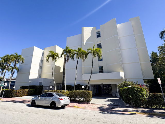 Byron East Condo photo 2